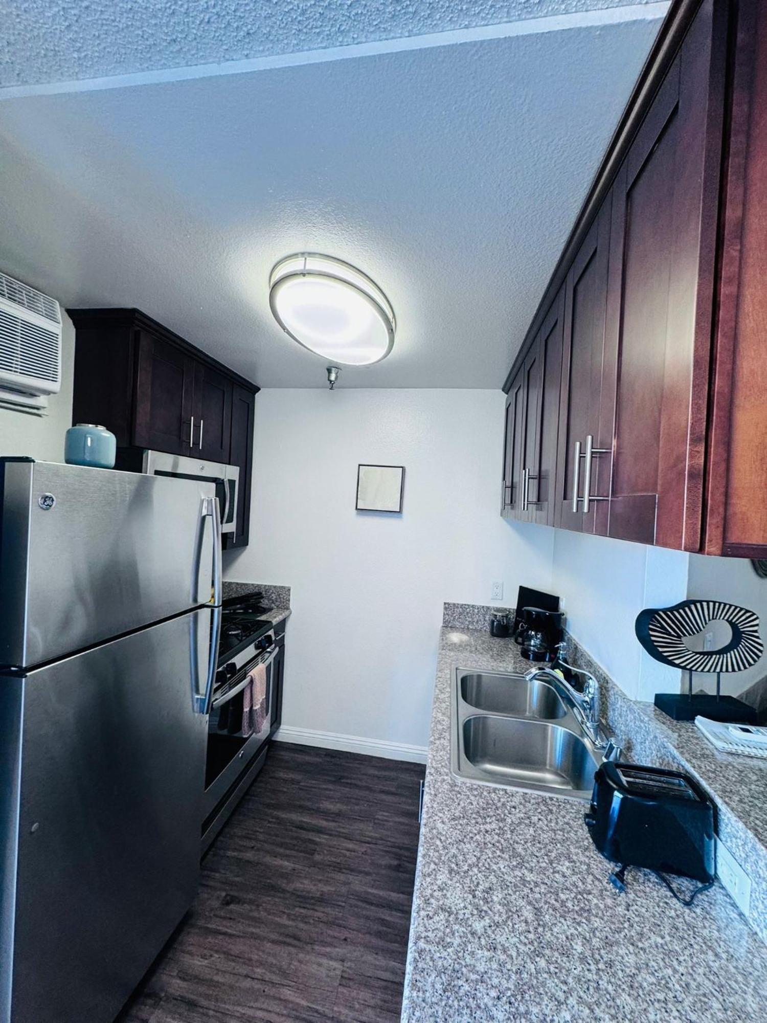 Amazing Universal Studios Loft Free Parking Los Angeles Exterior photo